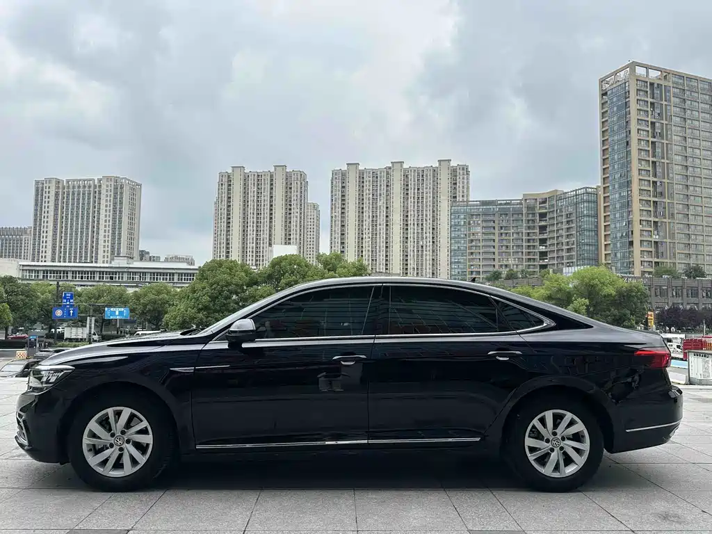 Volkswagen Passat Plug-In Hybrid 2020 — фото 5