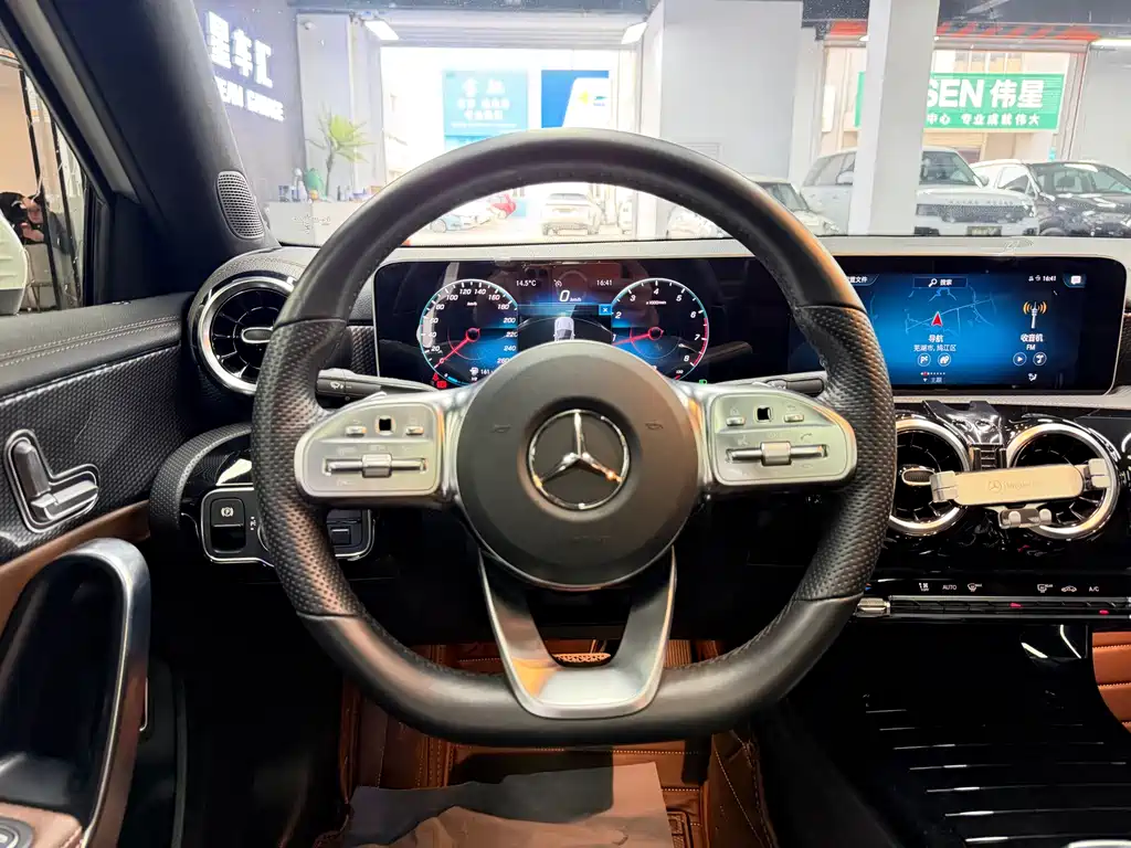 Mercedes-Benz A-Class 2019 — фото 8