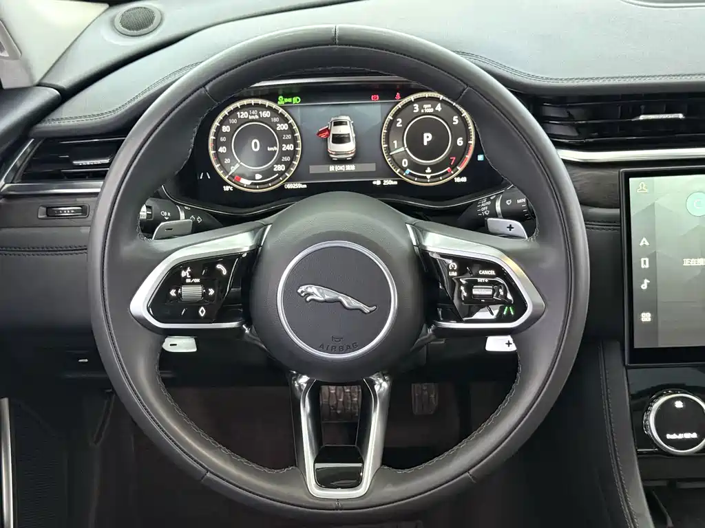 Jaguar XFL 2022 — фото 12