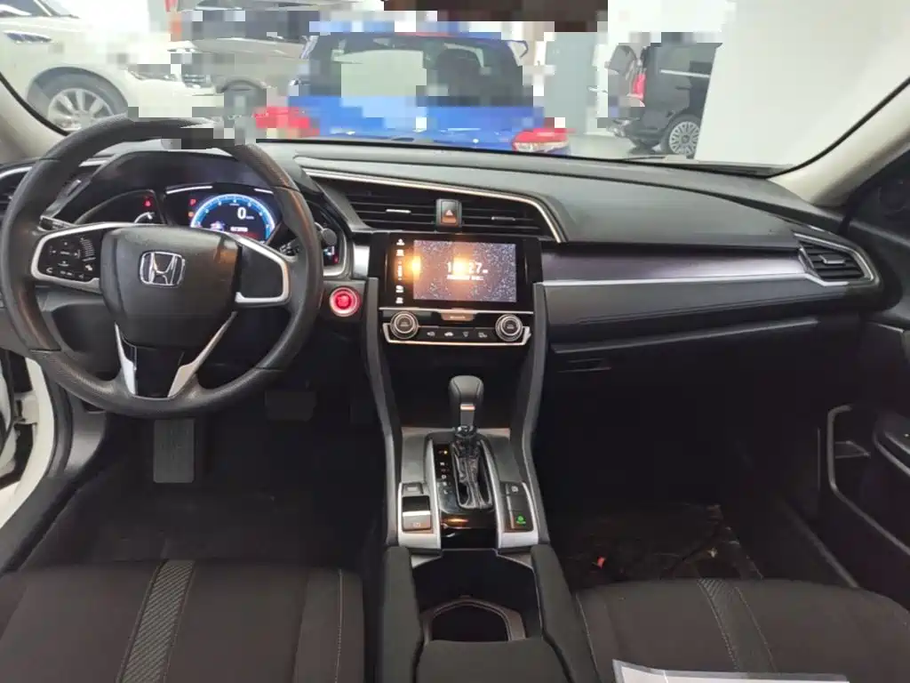 Honda Civic 2018 — фото 10