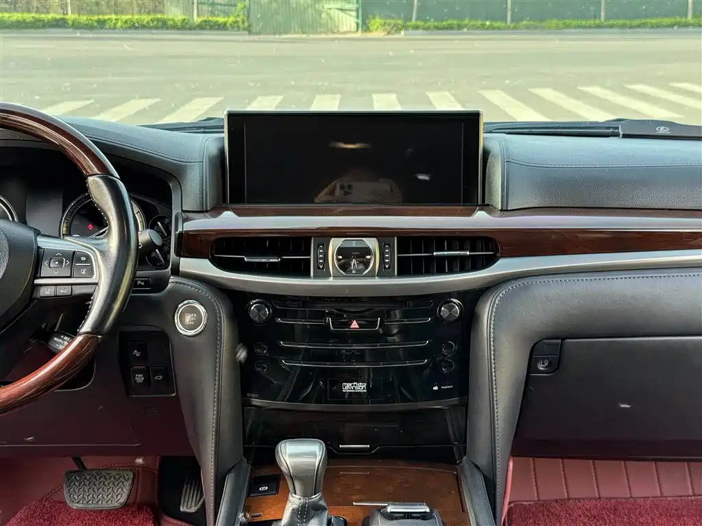 Lexus LX 2017 — фото 12