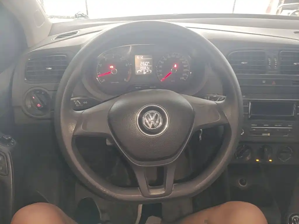Volkswagen Polo 2015 — фото 11