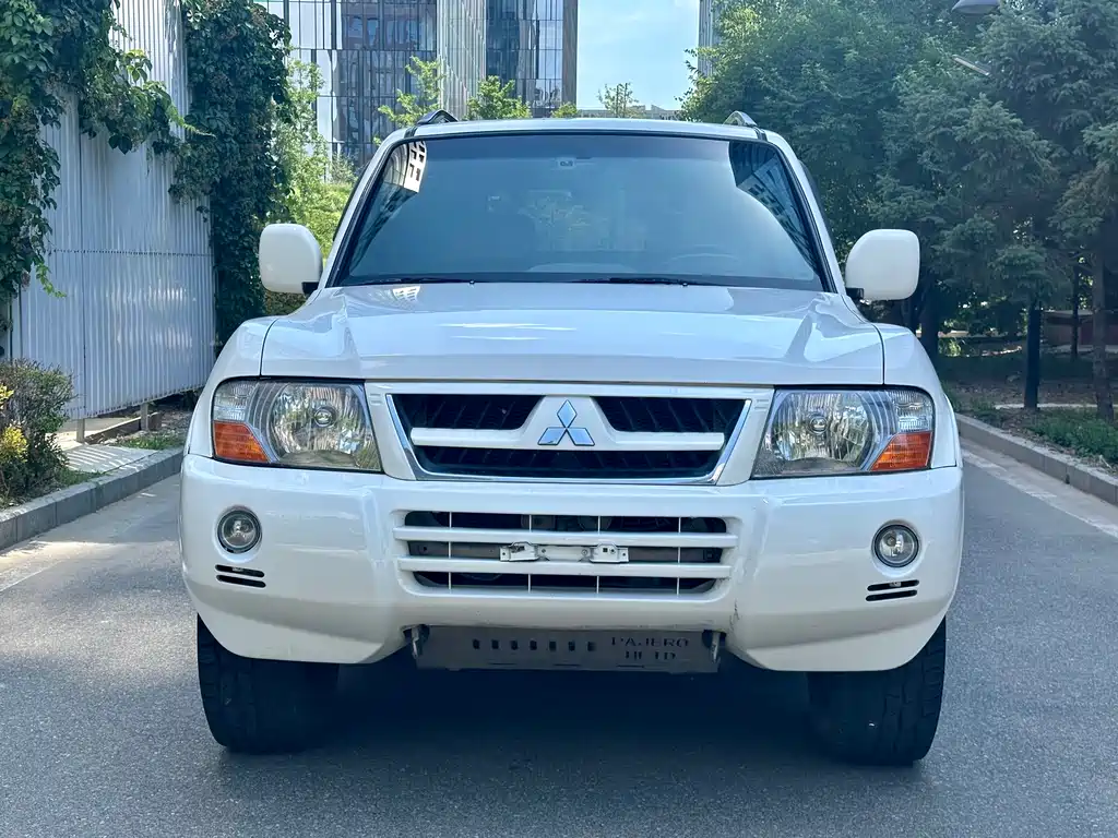 Mitsubishi Pajero 2012