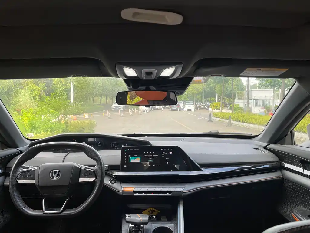 Changan UNI-V Smart Electric Idd 2023 — фото 6