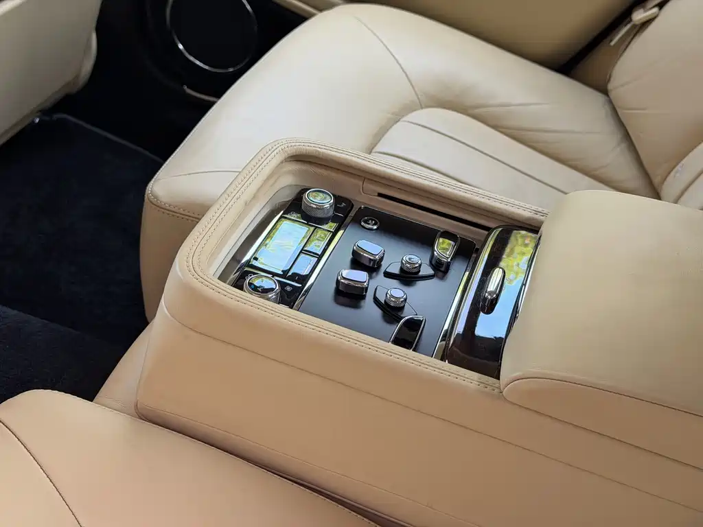 Bentley Mulsanne 2016 — фото 16