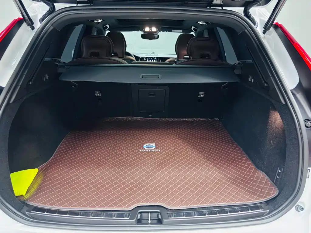 Volvo XC60 PHEV 2023 — фото 17
