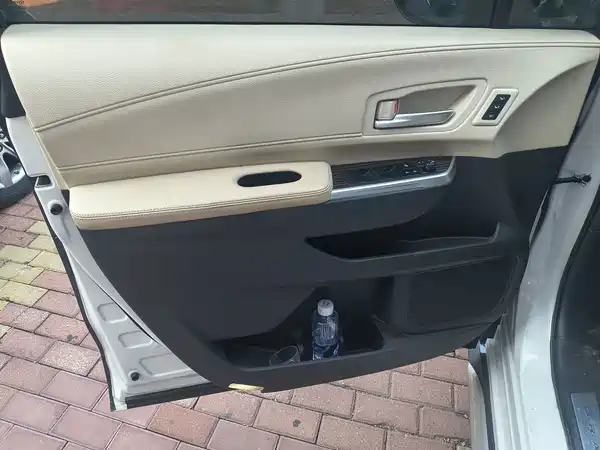 Toyota Granvia 2023