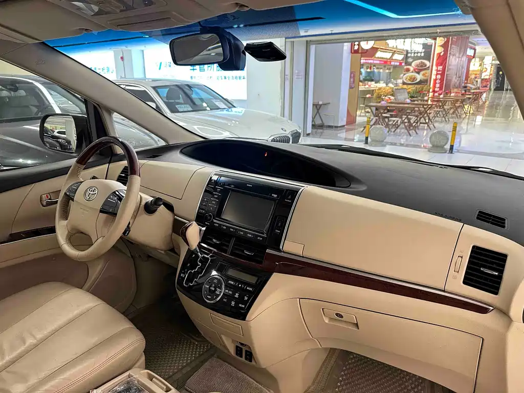 Toyota Previa 2015 — фото 12