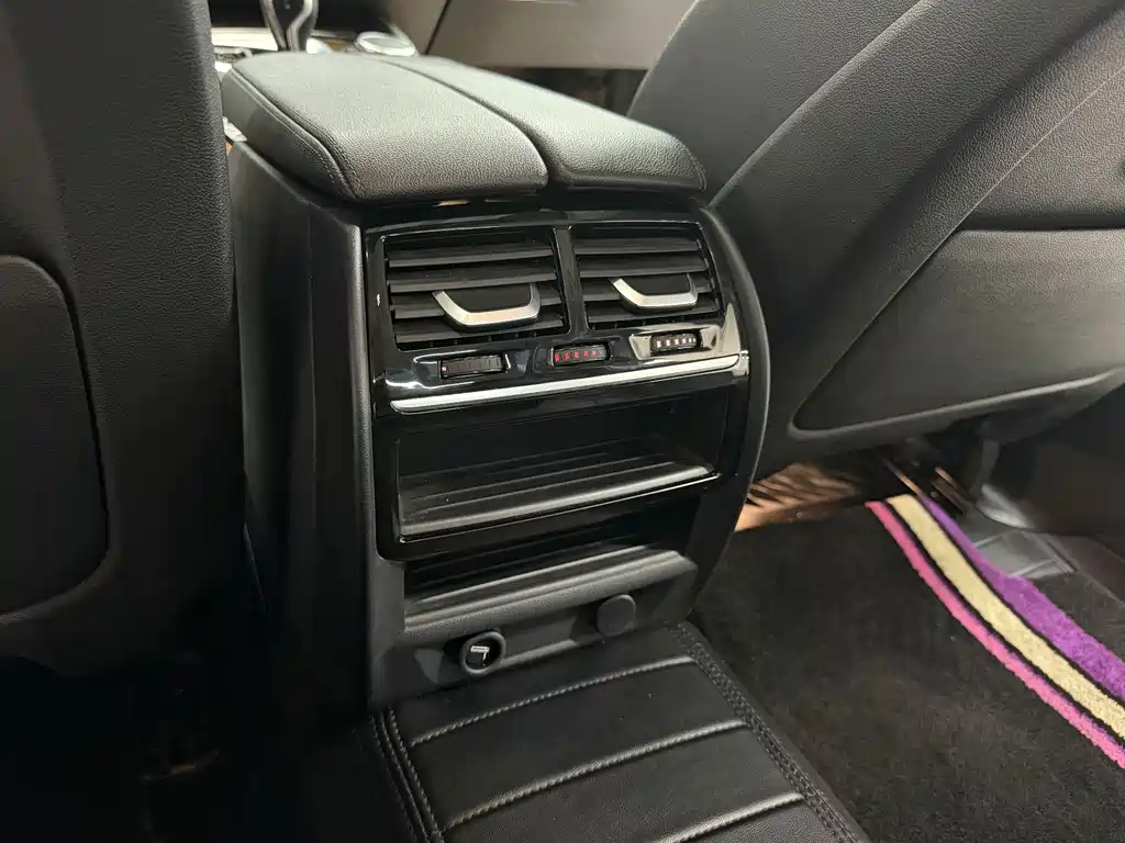 BMW 5 Series 2018 — фото 15