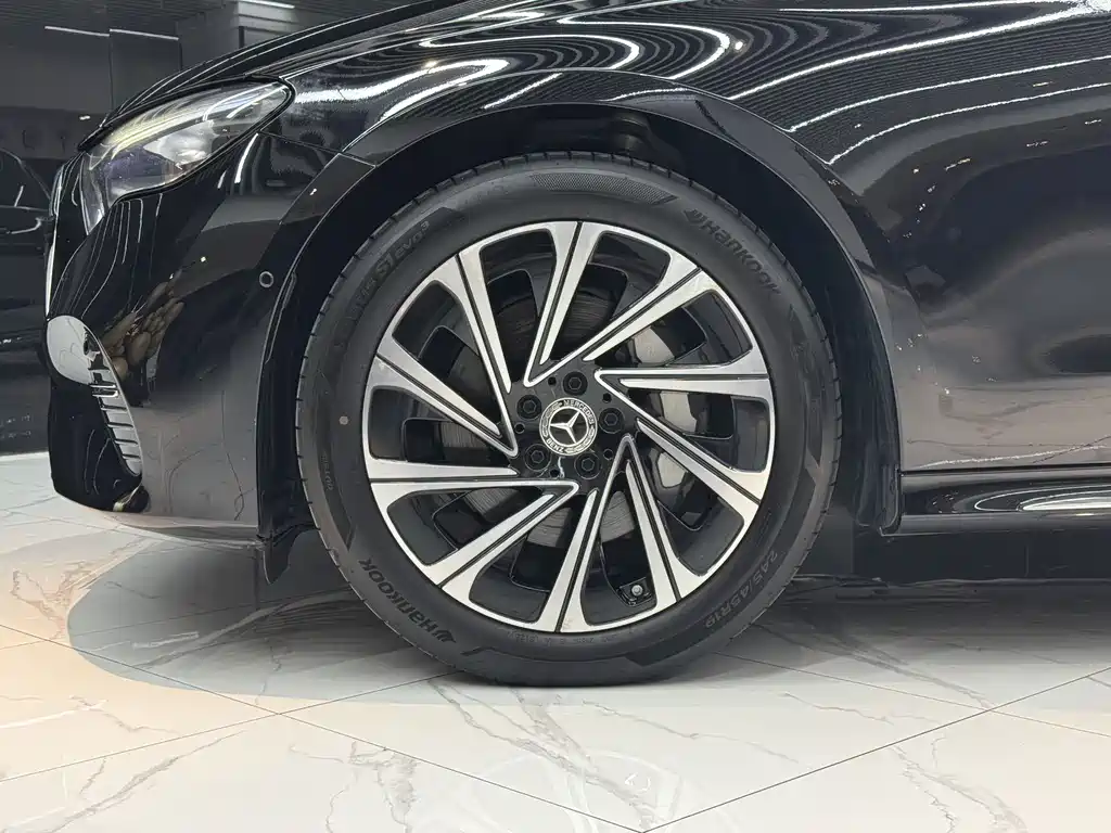 Mercedes-Benz E-Class 2024