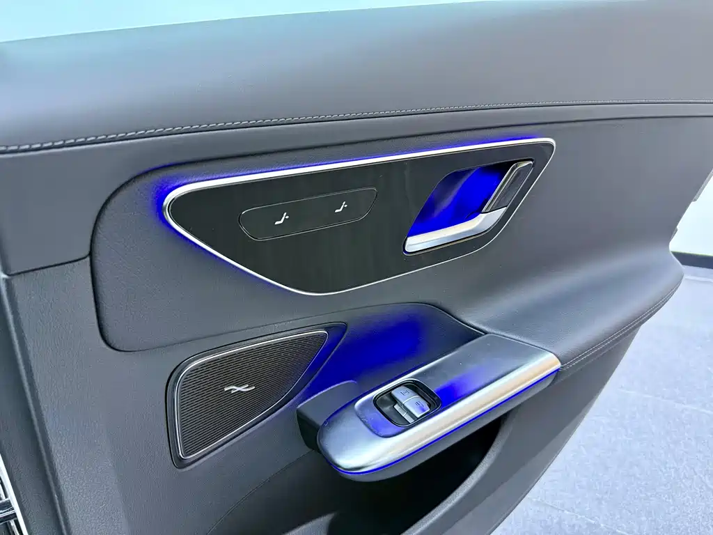 Mercedes-Benz C-Class 2023 — фото 12