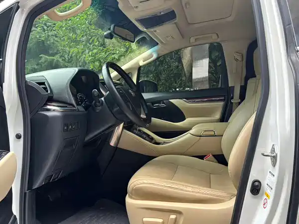 Toyota Alphard 2015