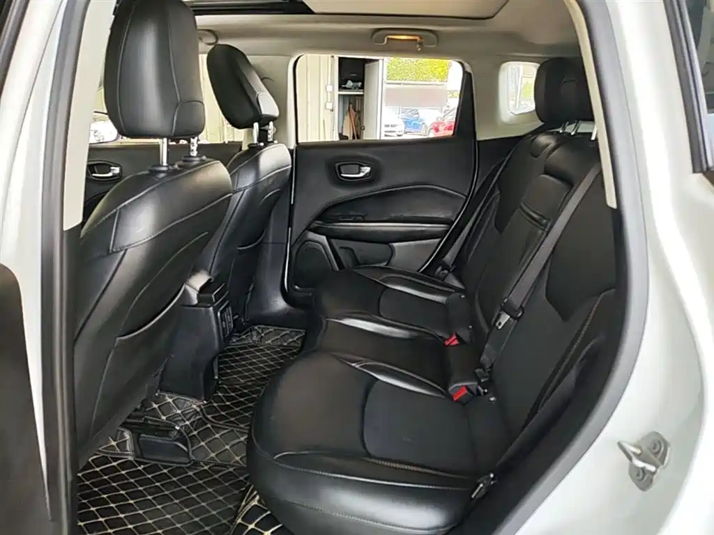 Jeep Compass 2020 — фото 17