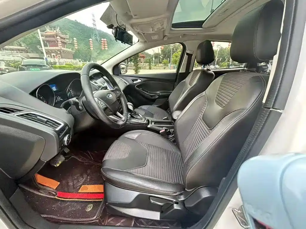 Ford Focus 2015 — фото 15