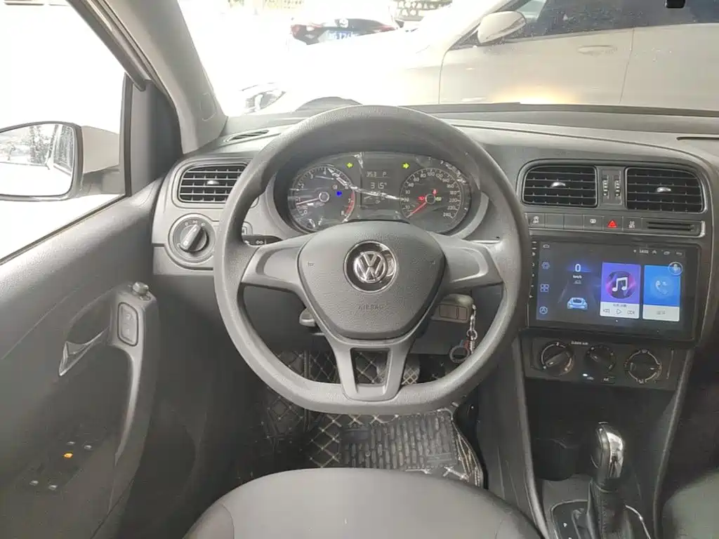 Volkswagen Polo 2018 — фото 11