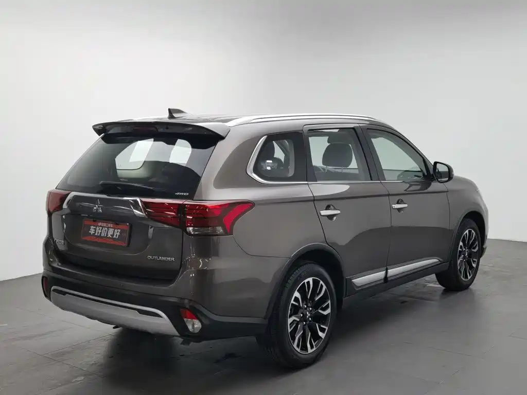 Mitsubishi Outlander 2019 — фото 2
