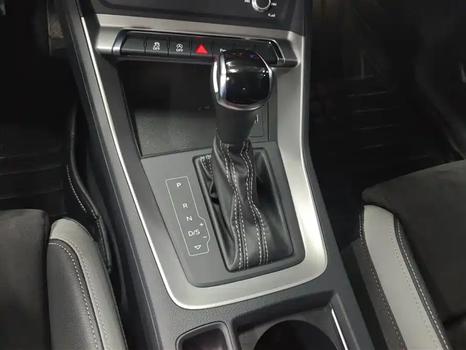 Audi Q3 2019 — фото 16