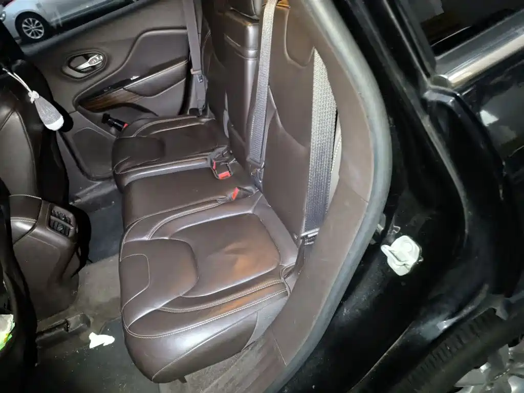 Jeep Cherokee 2014 — фото 13