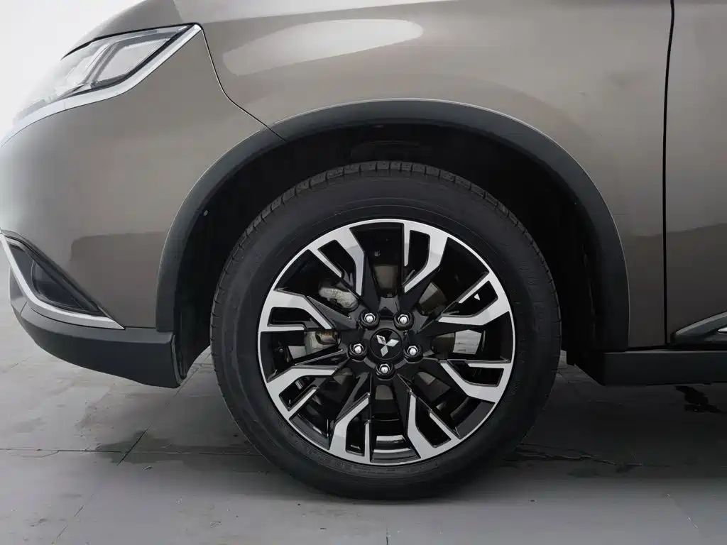 Mitsubishi Outlander 2019 — фото 17