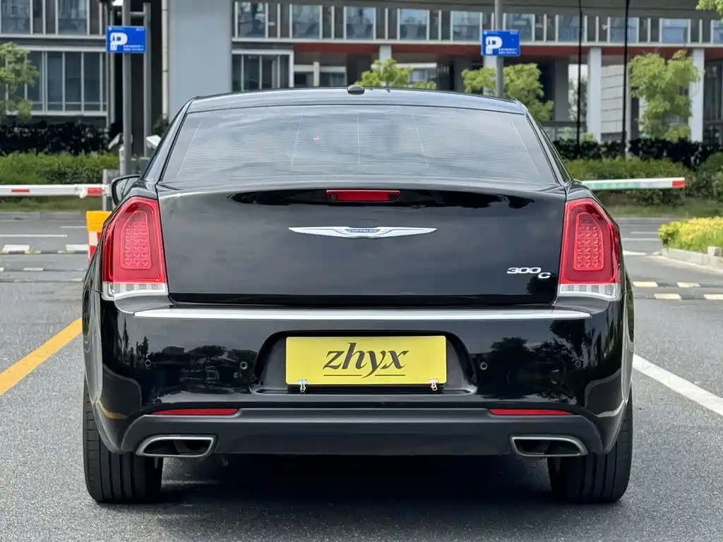 Chrysler 300C 2018 — фото 5