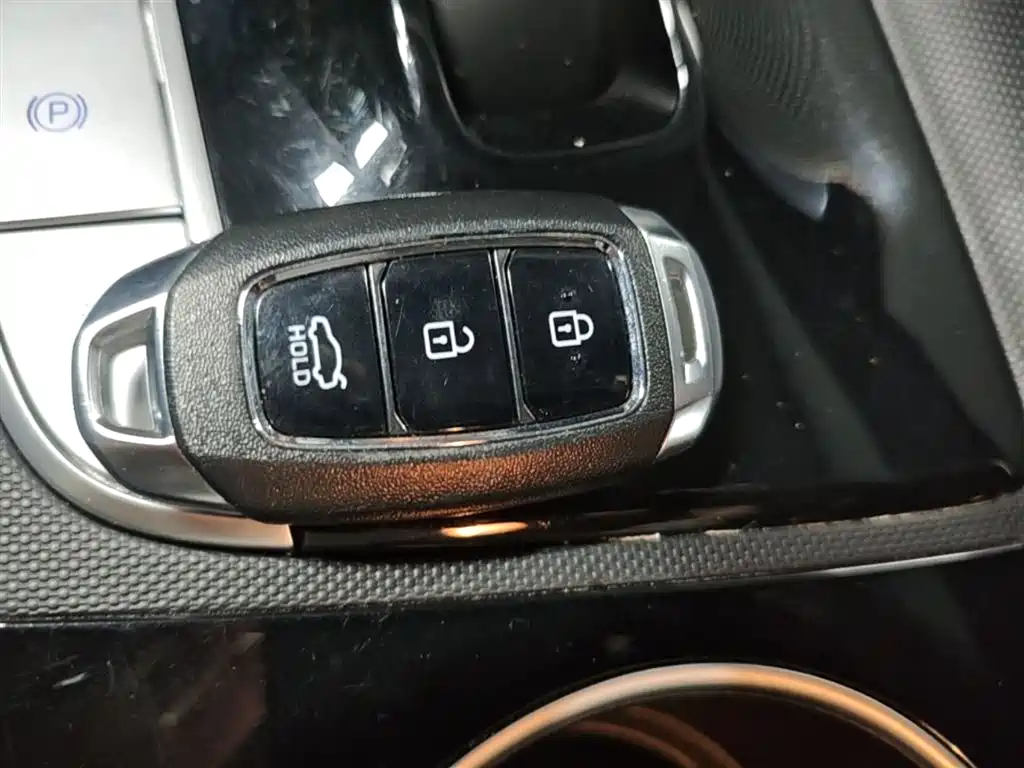 Hyundai Elantra 2021 — фото 20