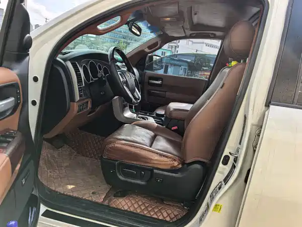 Toyota Sequoia 2010