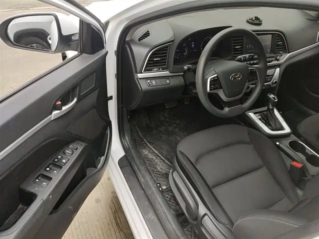 Hyundai Elantra 2019 — фото 16
