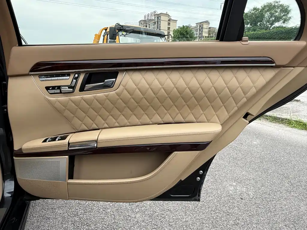 Mercedes-Benz S-Class AMG 2011 — фото 9