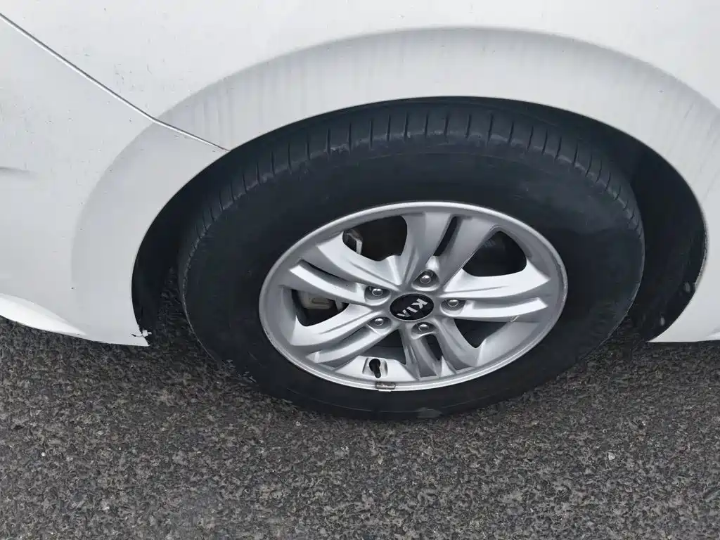 Kia Forte 2018 — фото 25