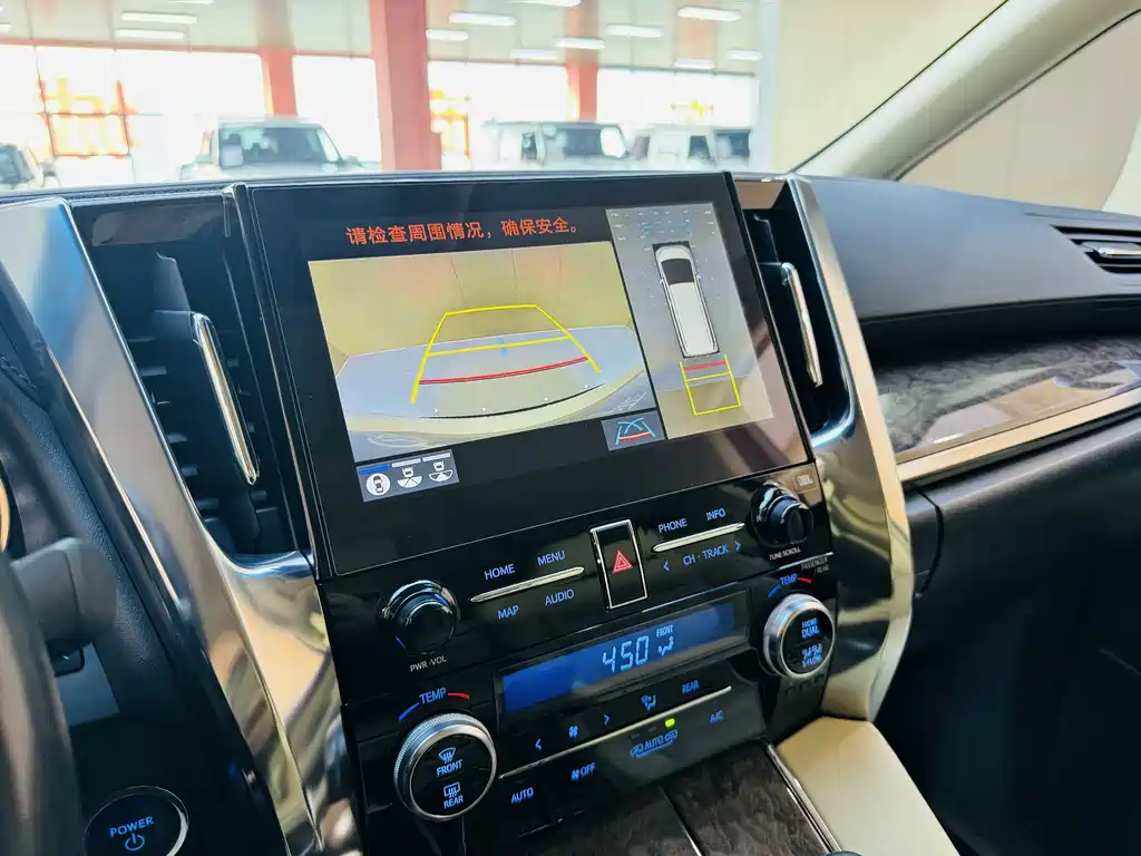 Toyota Vellfire 2023 — фото 11