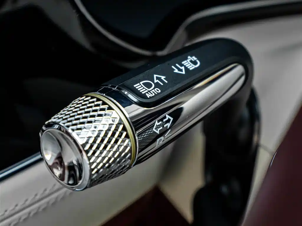 Bentley Continental 2023 — фото 19