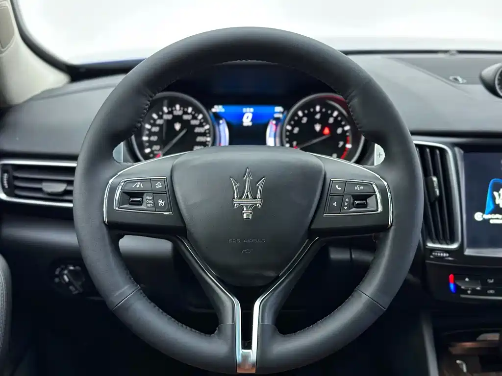 Maserati Levante 2017 — фото 11