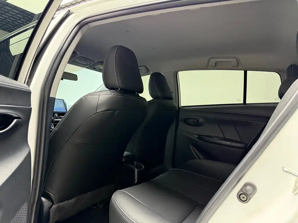 Toyota Yaris L 2022 — фото 12