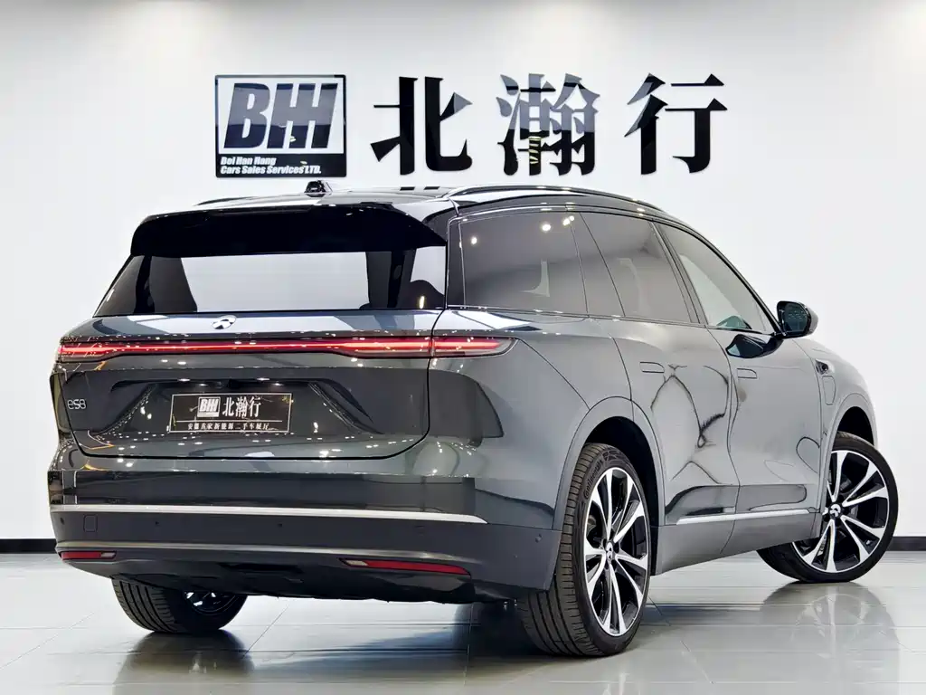 NIO ES8 2023
