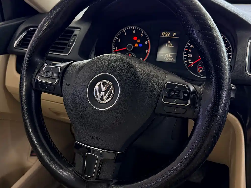 Volkswagen Passat 2015 — фото 16