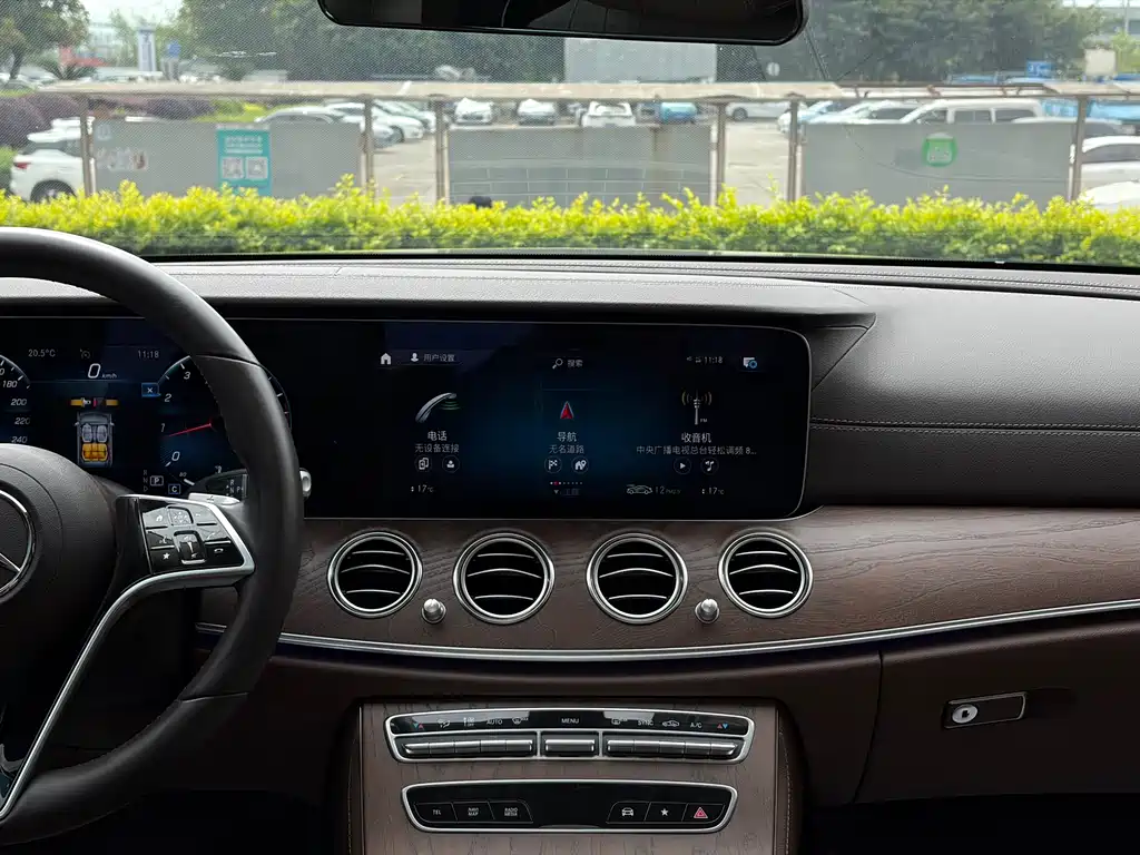 Mercedes-Benz E-Class 2022 — фото 15