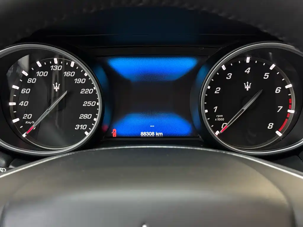 Maserati Levante 2017 — фото 12