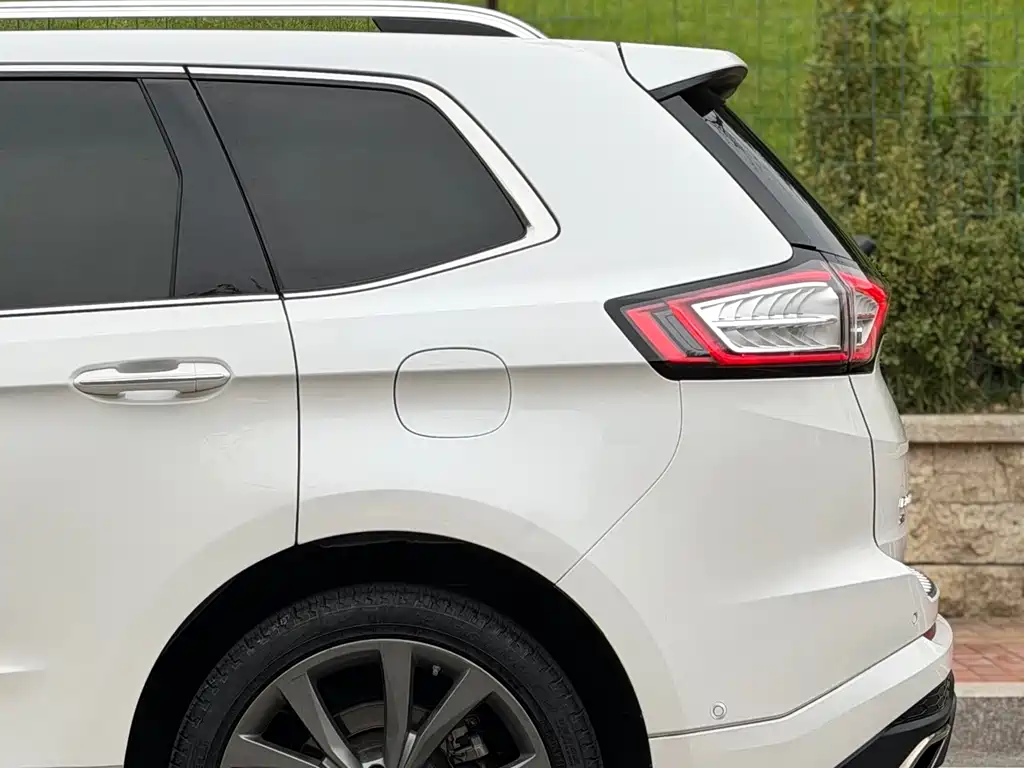Ford Edge 2018 — фото 12