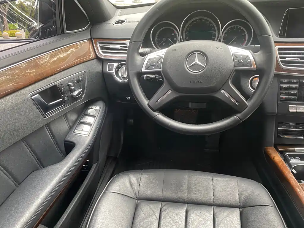 Mercedes-Benz E-Class 2014 — фото 13