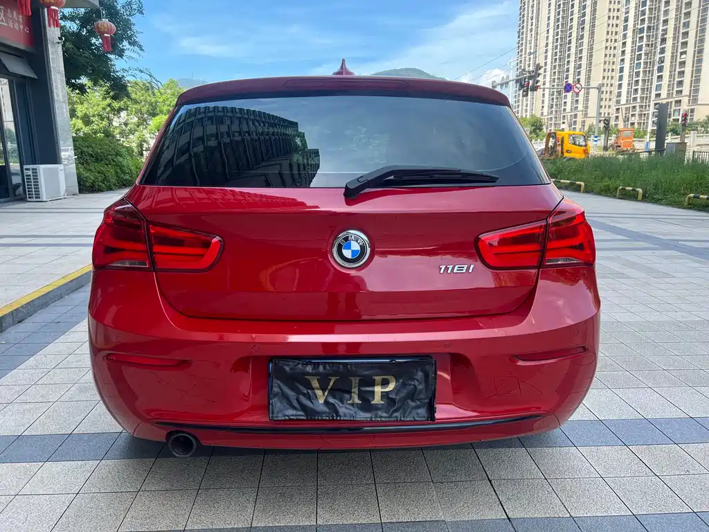 BMW 1 Series 2019 — фото 19