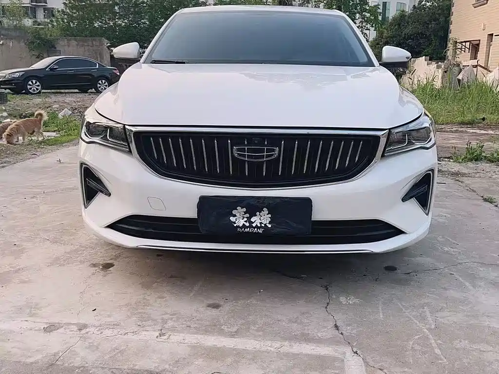 Geely Emgrand 2022
