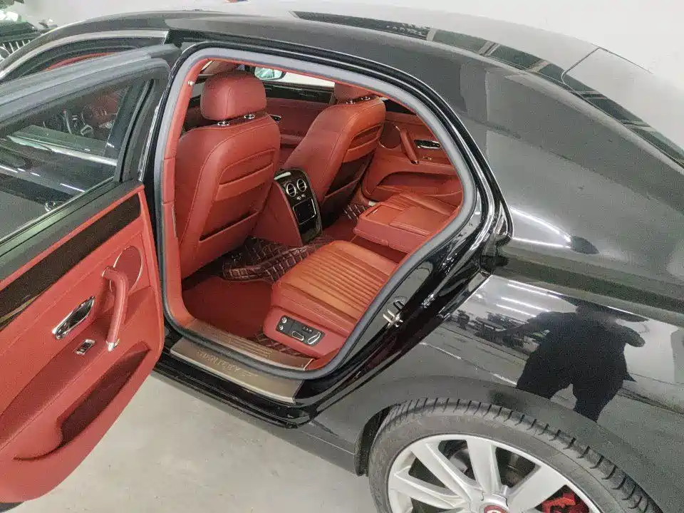 Bentley Flying Spur 2019 — фото 10
