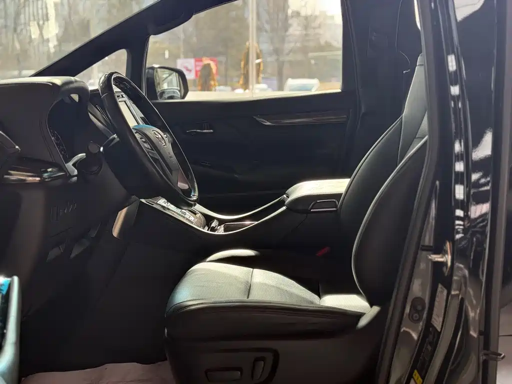 Toyota Alphard 2019 — фото 16