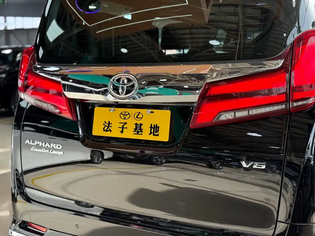 Toyota Alphard 2019 — фото 26