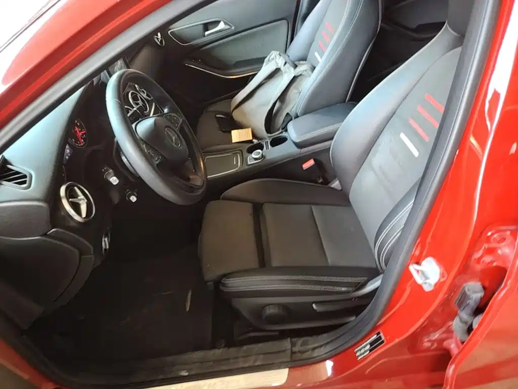 Mercedes-Benz A-Class 2016 — фото 15