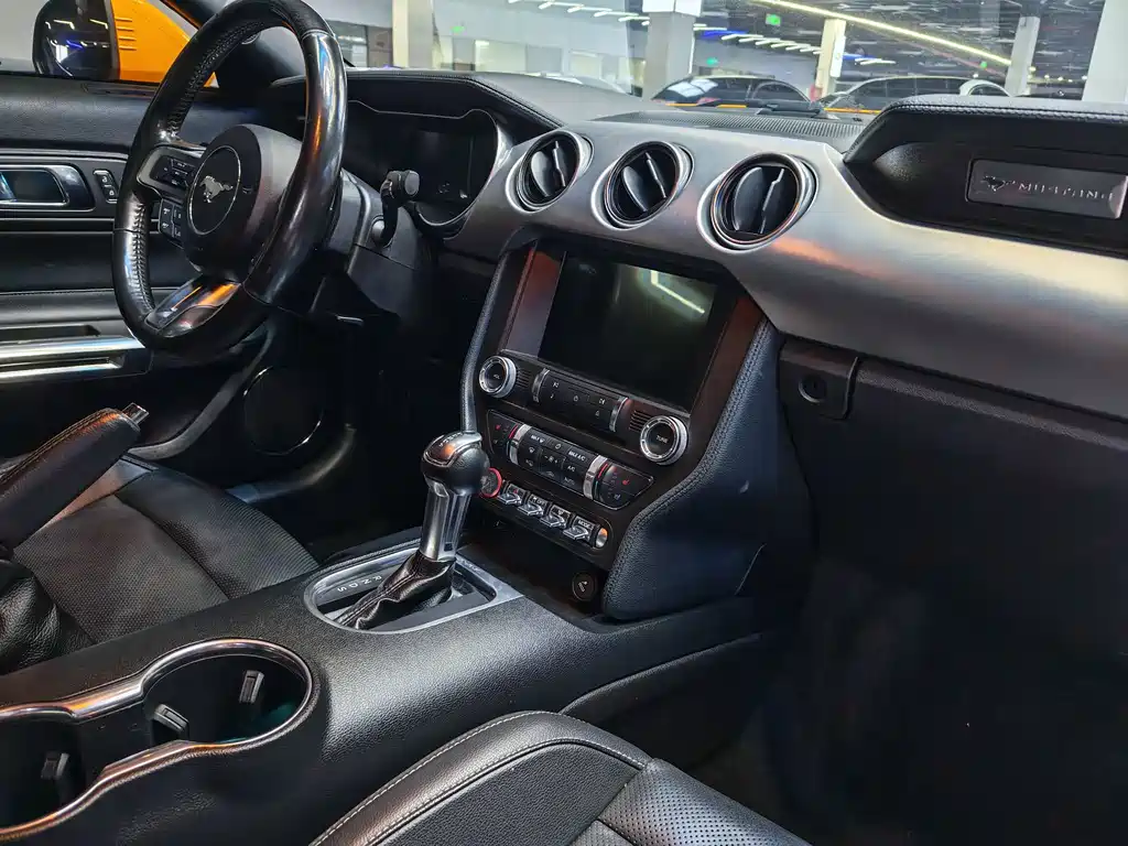 Ford Mustang 2019 — фото 18