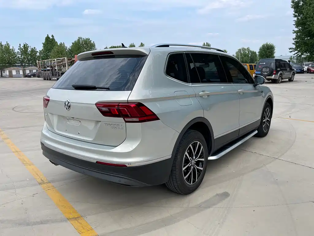 Volkswagen Tiguan L 2017 — фото 3