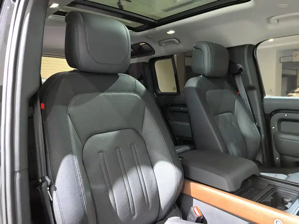 Land Rover Defender 2022 — фото 17