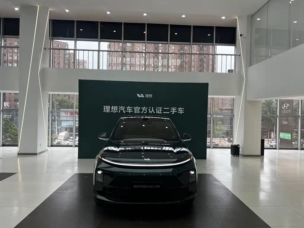 Li Auto Li L6 2025
