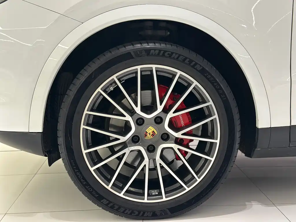 Porsche Cayenne 2018 — фото 10